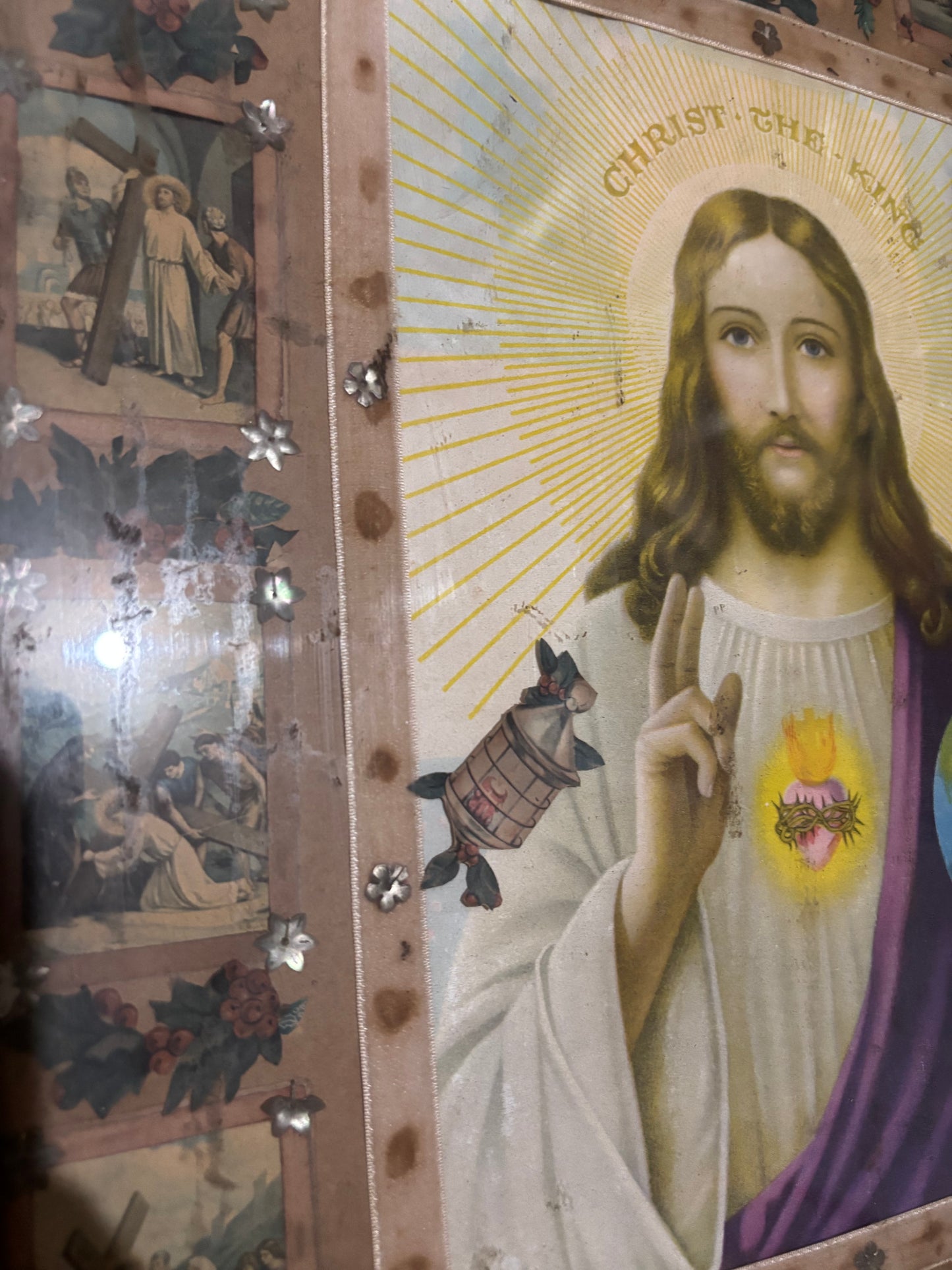 vintage christ the king with station of the cross wall display